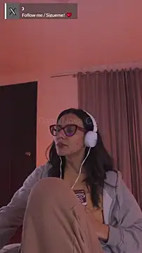 Snapshot of DanyNova_Co chatting on February 17, 2025, 10:16 pm DanyNova Co online show from February 17, 2025, 10:16 pm