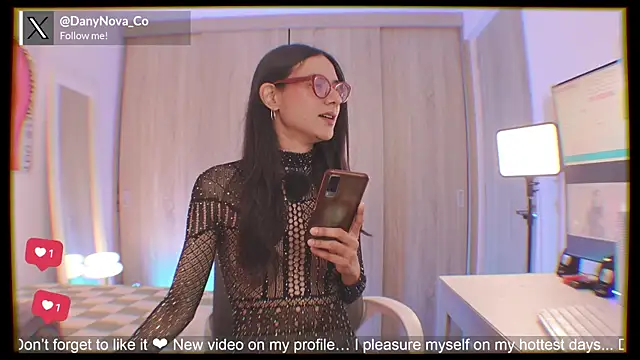 Snapshot of DanyNova_Co chatting on April 17, 2026, 9:17 pm DanyNova Co online show from April 17, 2026, 9:17 pm