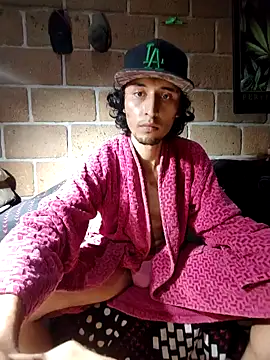 Snapshot of Pitudo20cmm chatting on September 18, 2025, 6:38 am Pitudo20cmm online show from September 18, 2025, 6:38 am