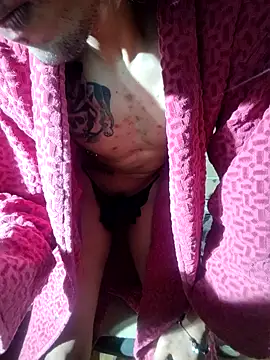 Snapshot of Pitudo20cmm chatting on October 29, 2025, 8:35 am Pitudo20cmm online show from October 29, 2025, 8:35 am