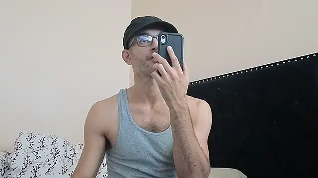 Snapshot of hailzeffn chatting on October 3, 2025, 5:03 pm hailzeffn online show from October 3, 2025, 5:03 pm