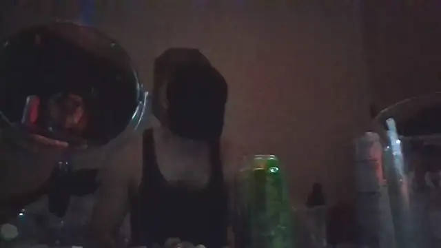 Snapshot of hailzeffn chatting on April 16, 2026, 9:39 pm hailzeffn online show from April 16, 2026, 9:39 pm