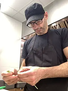 hailzeffn online show from March 18, 2026, 1:46 pm