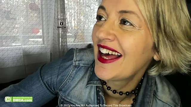 KARINASPALACIOS online show from November 7, 2025, 9:36 am