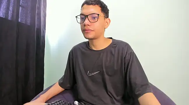 Snapshot of Diego-Monsalve chatting on January 22, 2025, 4:44 pm Diego-Monsalve online show from January 22, 2025, 4:44 pm