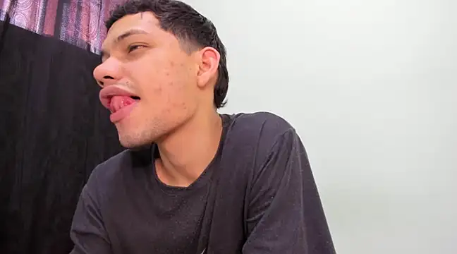 Snapshot of Diego-Monsalve chatting on February 20, 2025, 10:37 pm Diego-Monsalve online show from February 20, 2025, 10:37 pm