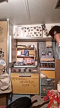 whitetrashdirtyslut online show from June 29, 2026, 8:54 am