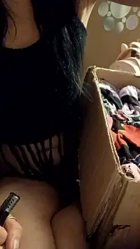 whitetrashdirtyslut online show from December 17, 2025, 9:42 pm