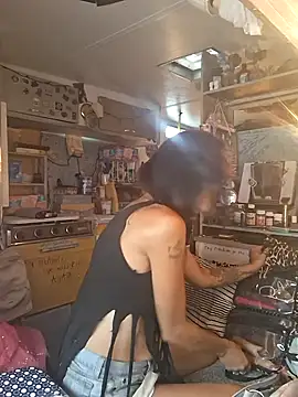 whitetrashdirtyslut online show from June 23, 2026, 11:36 pm