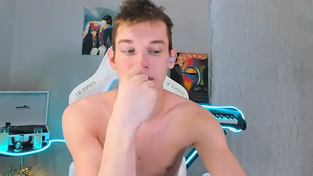 Snapshot of 4ever_dude chatting on February 12, 2025, 5:05 am 4ever dude online show from February 12, 2025, 5:05 am