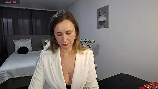 Vanessa Nowak online show from April 9, 2026, 7:36 am