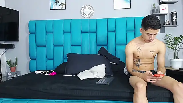 Leon hot X online show from February 1, 2025, 9:08 pm