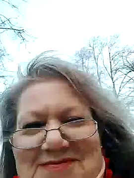 Snapshot of Snezhana chatting on May 2, 2026, 5:40 pm Snezhana online show from May 2, 2026, 5:40 pm