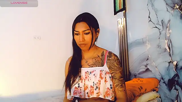 khiara moretti online show from October 3, 2025, 11:01 am