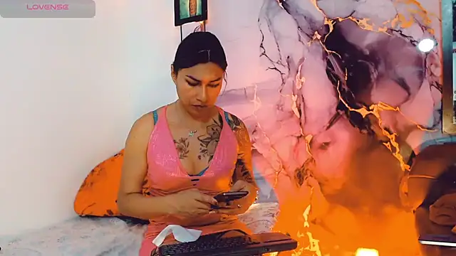 khiara moretti online show from October 4, 2025, 11:12 am