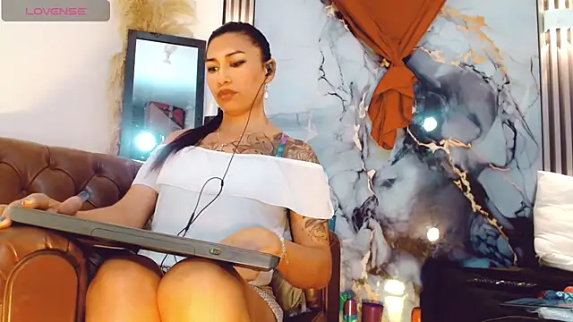 khiara moretti online show from September 12, 2025, 8:19 pm