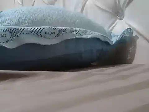 Snapshot of Afropetite chatting on January 12, 2026, 1:01 am Afropetite online show from January 12, 2026, 1:01 am