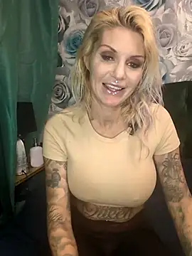 Snapshot of Ninasweden chatting on December 17, 2025, 9:09 pm Ninasweden online show from December 17, 2025, 9:09 pm