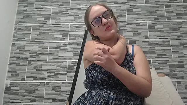 Snapshot of Venus_Santana chatting on March 3, 2025, 11:24 pm Venus Santana online show from March 3, 2025, 11:24 pm