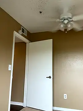 Snapshot of christian0009 chatting on December 18, 2025, 4:44 pm christian0009 online show from December 18, 2025, 4:44 pm