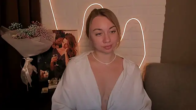 Snapshot of DanielaWisse chatting on December 19, 2024, 8:44 pm DanielaWisse online show from December 19, 2024, 8:44 pm