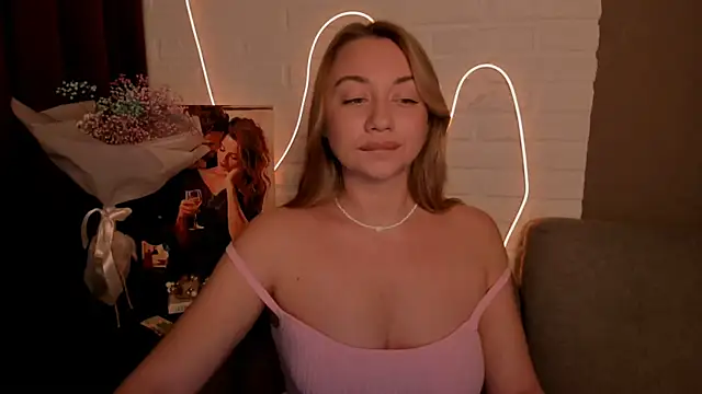 Snapshot of DanielaWisse chatting on December 27, 2024, 2:47 am DanielaWisse online show from December 27, 2024, 2:47 am