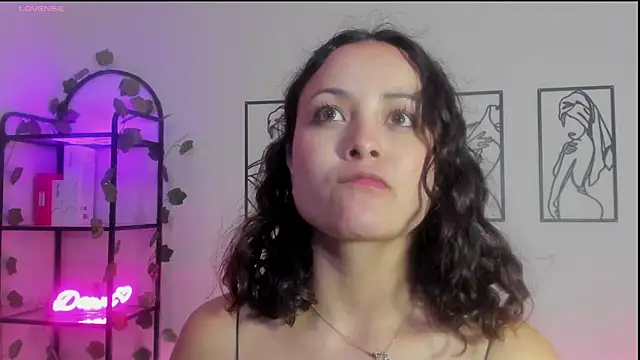Snapshot of Megan_Rodrigo chatting on March 2, 2025, 10:13 pm Megan Rodrigo online show from March 2, 2025, 10:13 pm