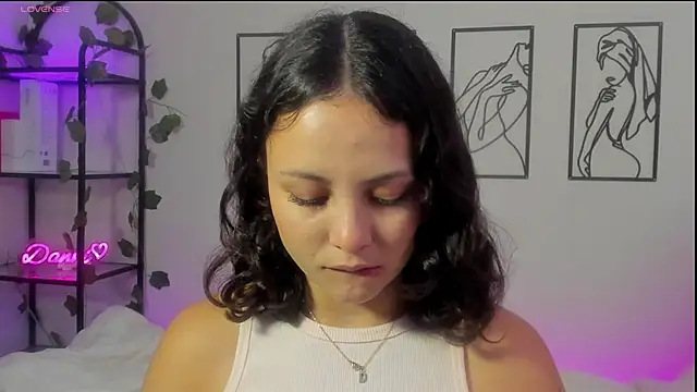 Snapshot of Megan_Rodrigo chatting on February 14, 2025, 7:44 pm Megan Rodrigo online show from February 14, 2025, 7:44 pm
