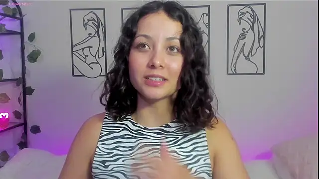 Snapshot of Megan_Rodrigo chatting on February 13, 2025, 11:04 pm Megan Rodrigo online show from February 13, 2025, 11:04 pm