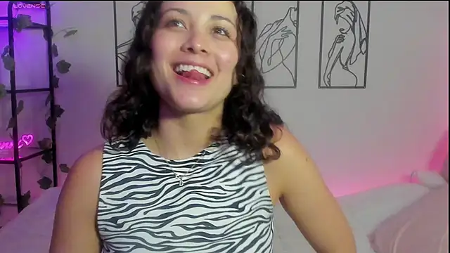 Snapshot of Megan_Rodrigo chatting on March 5, 2025, 7:17 pm Megan Rodrigo online show from March 5, 2025, 7:17 pm