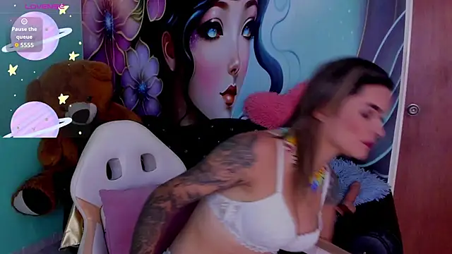 mia bigtits17 online show from May 7, 2026, 9:40 pm