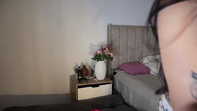 Roxanne 08 online show from February 3, 2026, 6:22 am