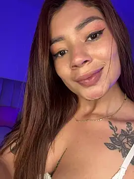 Snapshot of Roxanne_08 chatting on March 10, 2025, 7:55 am Roxanne 08 online show from March 10, 2025, 7:55 am