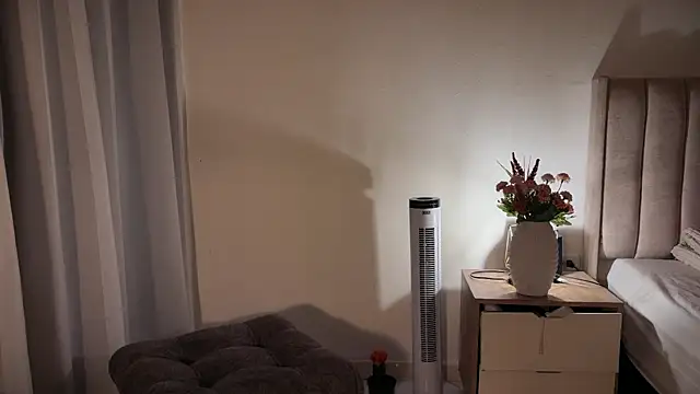 Roxanne 08 online show from February 11, 2026, 5:13 pm