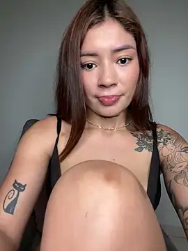 Snapshot of Roxanne_08 chatting on March 13, 2025, 10:26 am Roxanne 08 online show from March 13, 2025, 10:26 am