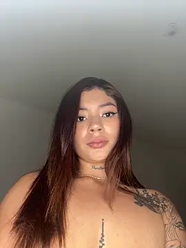 Snapshot of Roxanne_08 chatting on March 11, 2025, 9:45 am Roxanne 08 online show from March 11, 2025, 9:45 am