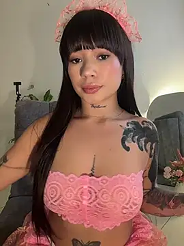 Snapshot of Roxanne_08 chatting on November 18, 2025, 6:44 pm Roxanne 08 online show from November 18, 2025, 6:44 pm