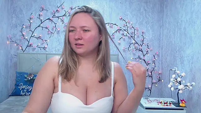 SallyVerda online show from May 11, 2026, 6:05 pm
