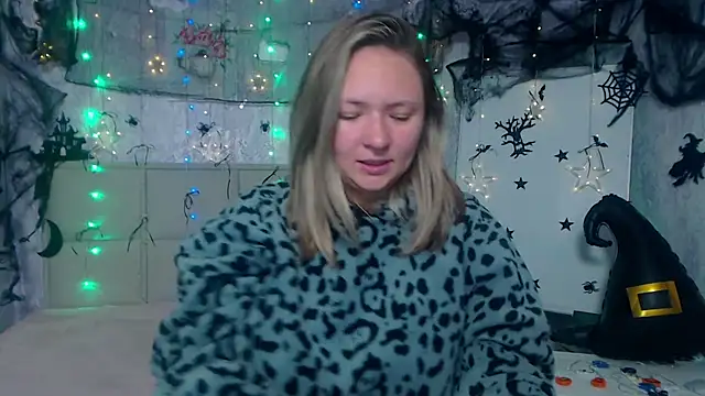 SallyVerda online show from October 15, 2025, 5:21 pm