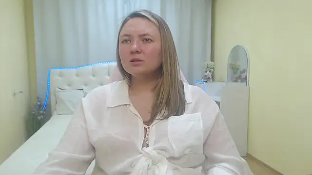 SallyVerda online show from July 14, 2026, 2:05 am