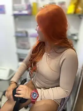 Amber Martins  online show from November 5, 2025, 11:41 pm