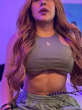 Amber Martins  online show from May 3, 2026, 8:45 pm