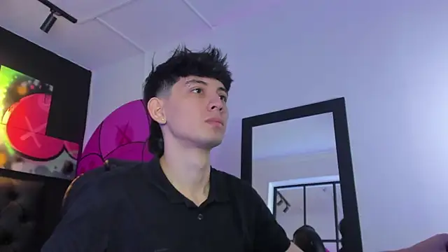 Snapshot of Santi_delacruz chatting on February 12, 2025, 1:48 pm Santi delacruz online show from February 12, 2025, 1:48 pm