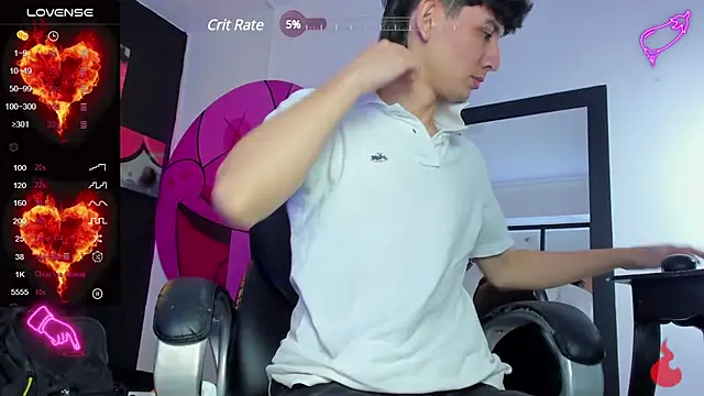 Snapshot of Santi_delacruz chatting on February 26, 2025, 10:36 pm Santi delacruz online show from February 26, 2025, 10:36 pm