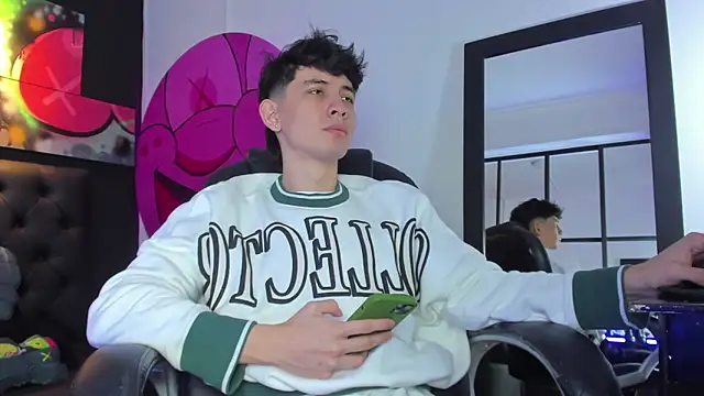 Snapshot of Santi_delacruz chatting on February 11, 2025, 2:35 pm Santi delacruz online show from February 11, 2025, 2:35 pm