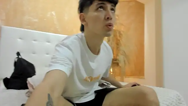 Snapshot of Santi_delacruz chatting on March 20, 2025, 8:08 pm Santi delacruz online show from March 20, 2025, 8:08 pm