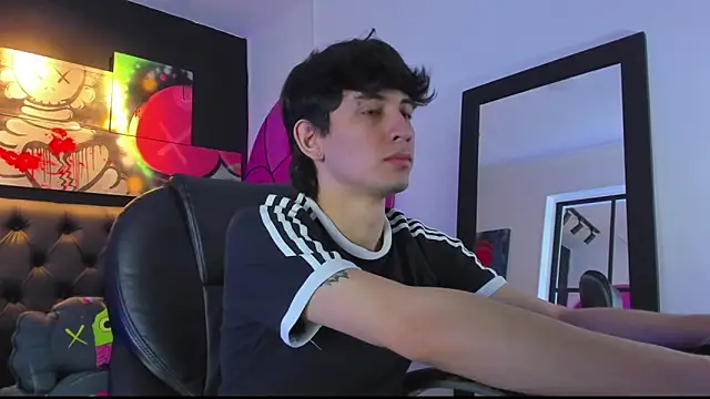 Snapshot of Santi_delacruz chatting on January 28, 2025, 3:46 pm Santi delacruz online show from January 28, 2025, 3:46 pm