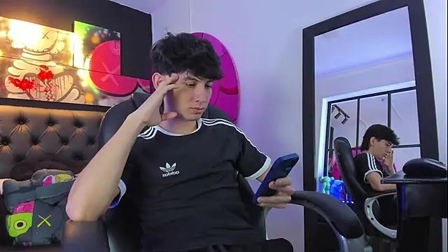 Snapshot of Santi_delacruz chatting on December 12, 2024, 2:00 pm Santi delacruz online show from December 12, 2024, 2:00 pm