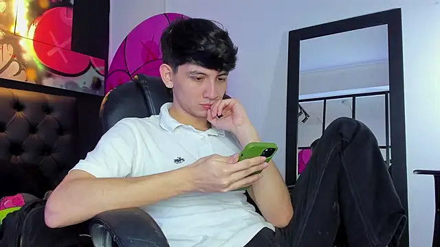 Snapshot of Santi_delacruz chatting on February 26, 2025, 4:27 pm Santi delacruz online show from February 26, 2025, 4:27 pm