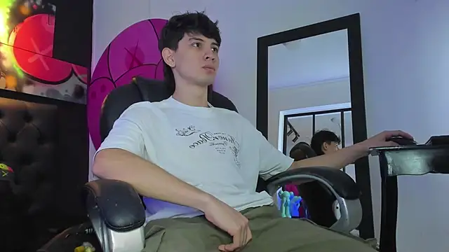 Snapshot of Santi_delacruz chatting on March 5, 2025, 2:45 pm Santi delacruz online show from March 5, 2025, 2:45 pm